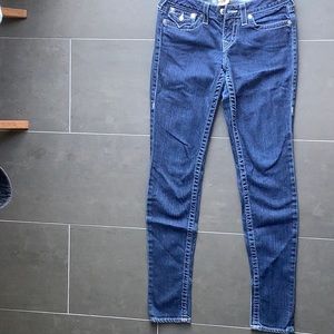 Woman’s washed denim skinny jeans